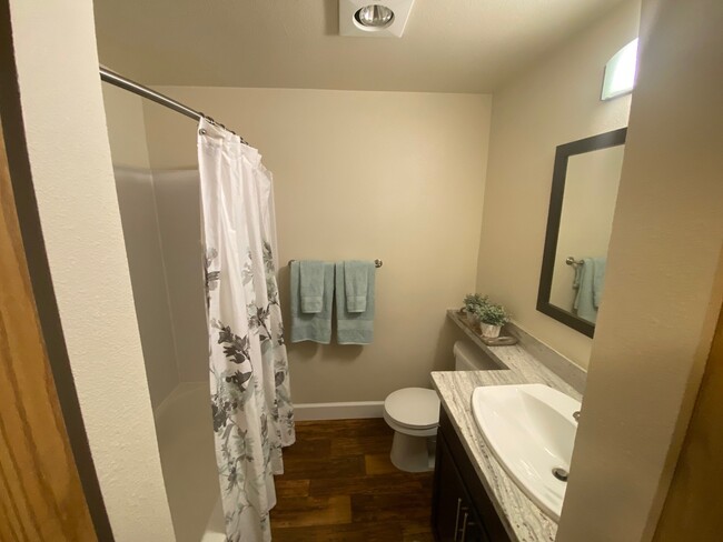 Baño principal - 13775 Interurban Ave S
