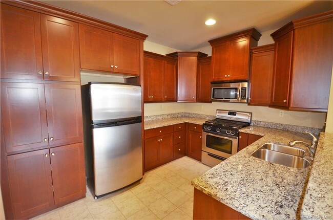 Building Photo - 302 Canter Ct
