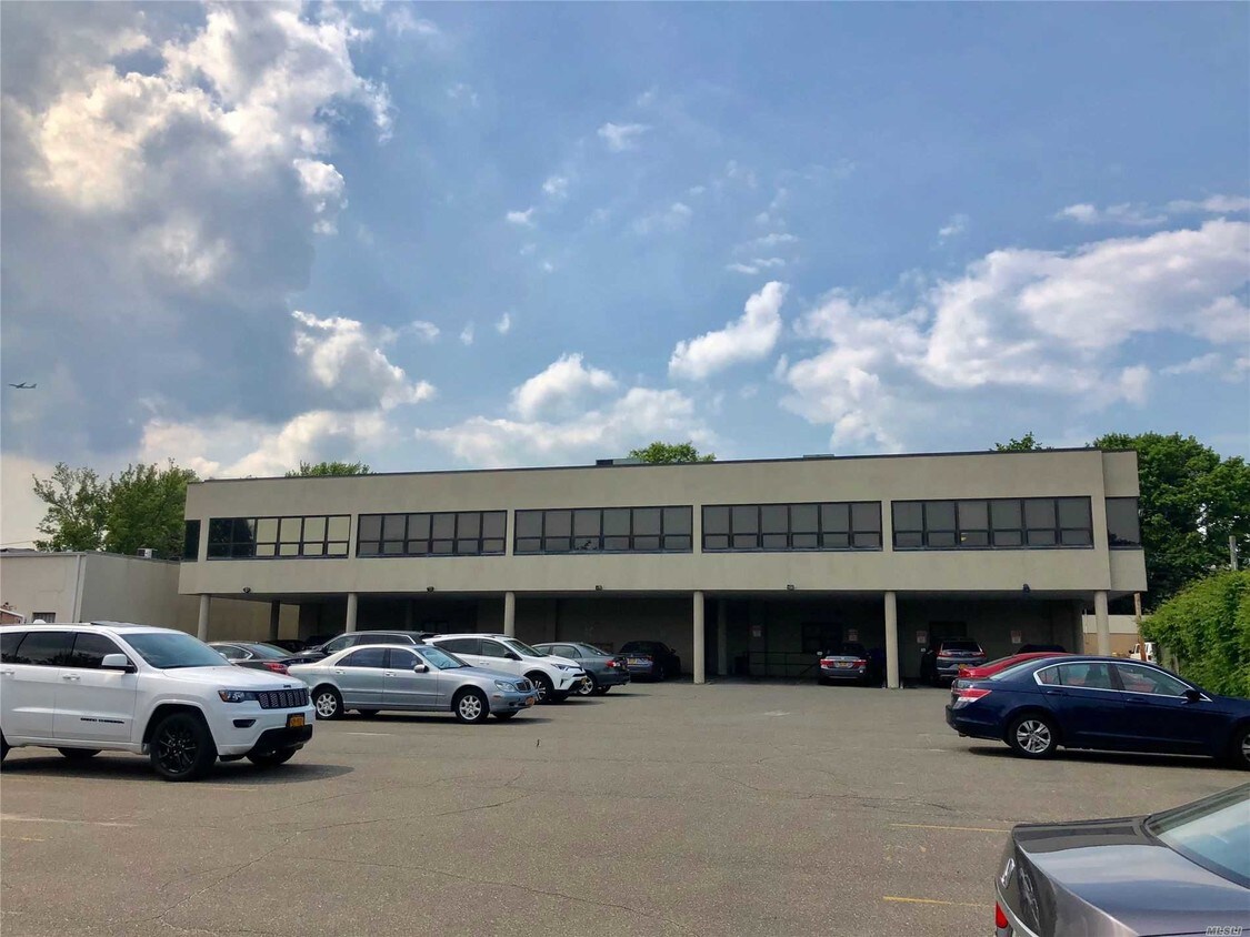 346 Westbury Ave, Carle Place, NY 11514 House Rental in Carle Place