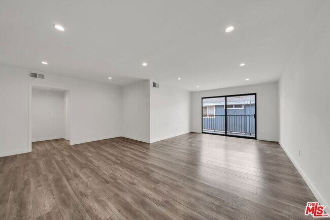 Foto del edificio - 7453 Haskell Ave
