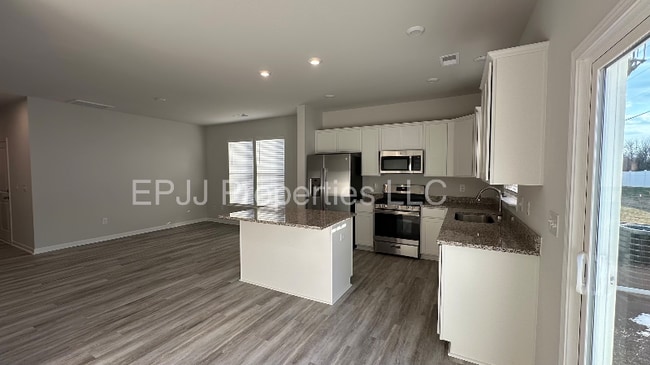 Building Photo - 141 Randwick Ln