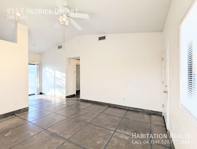 Foto del edificio - 933 E Hedrick Dr