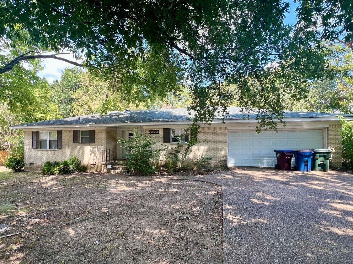 Foto principal - 7121 S R St