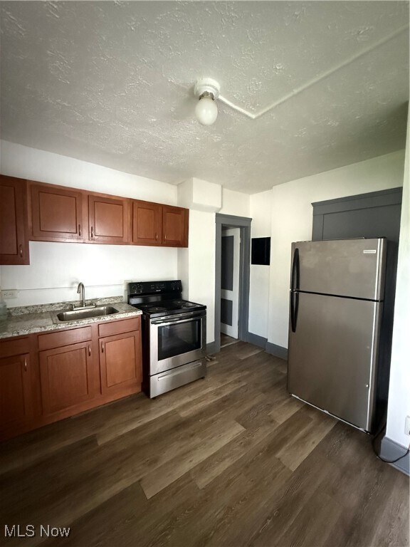 Foto del edificio - 8208 Denison Ave
