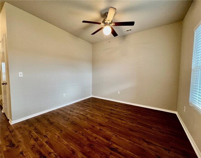 Building Photo - 5082 W Claxton Cir