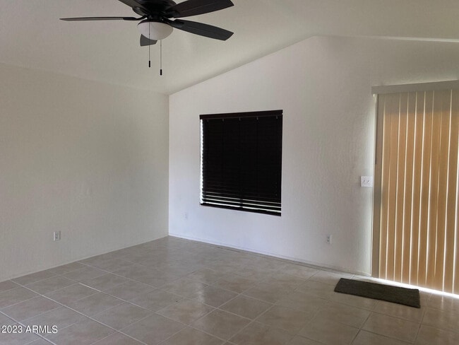 Foto del edificio - 861 E Glenmere Dr