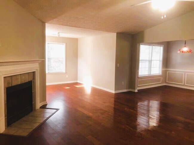 Foto del edificio - Beautiful 3b Room!Move in ready!