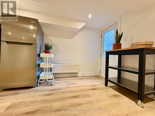 Building Photo - 62 Palmerston Ave