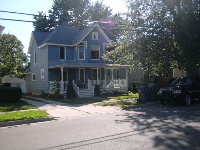 Building Photo - 1018 Pearl St