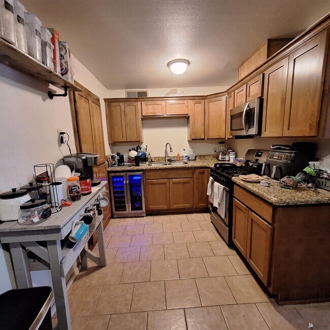 Foto del edificio - 930 E 25th St