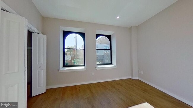 Building Photo - 3859 Lancaster Ave