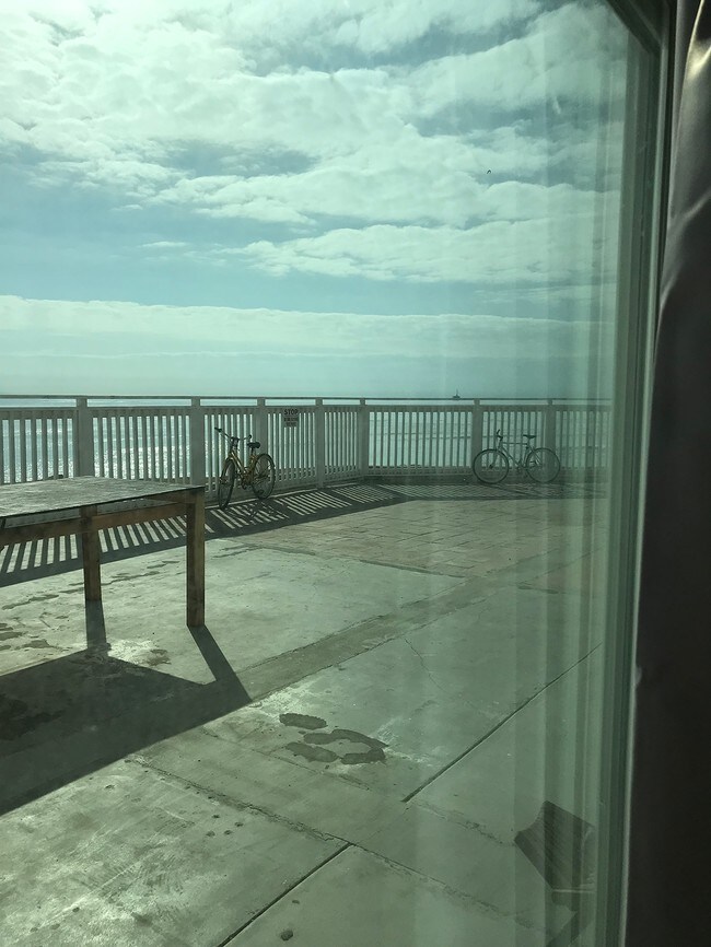 Foto del edificio - 6653 Del Playa Dr