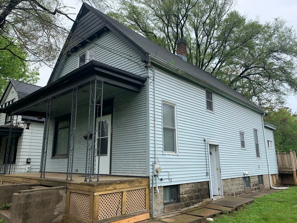 Primary Photo - 808 S Greenlawn Ave