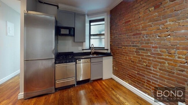 Building Photo - 221 E 23rd St