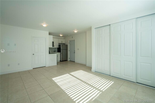 Foto del edificio - 6971 Carlyle Ave