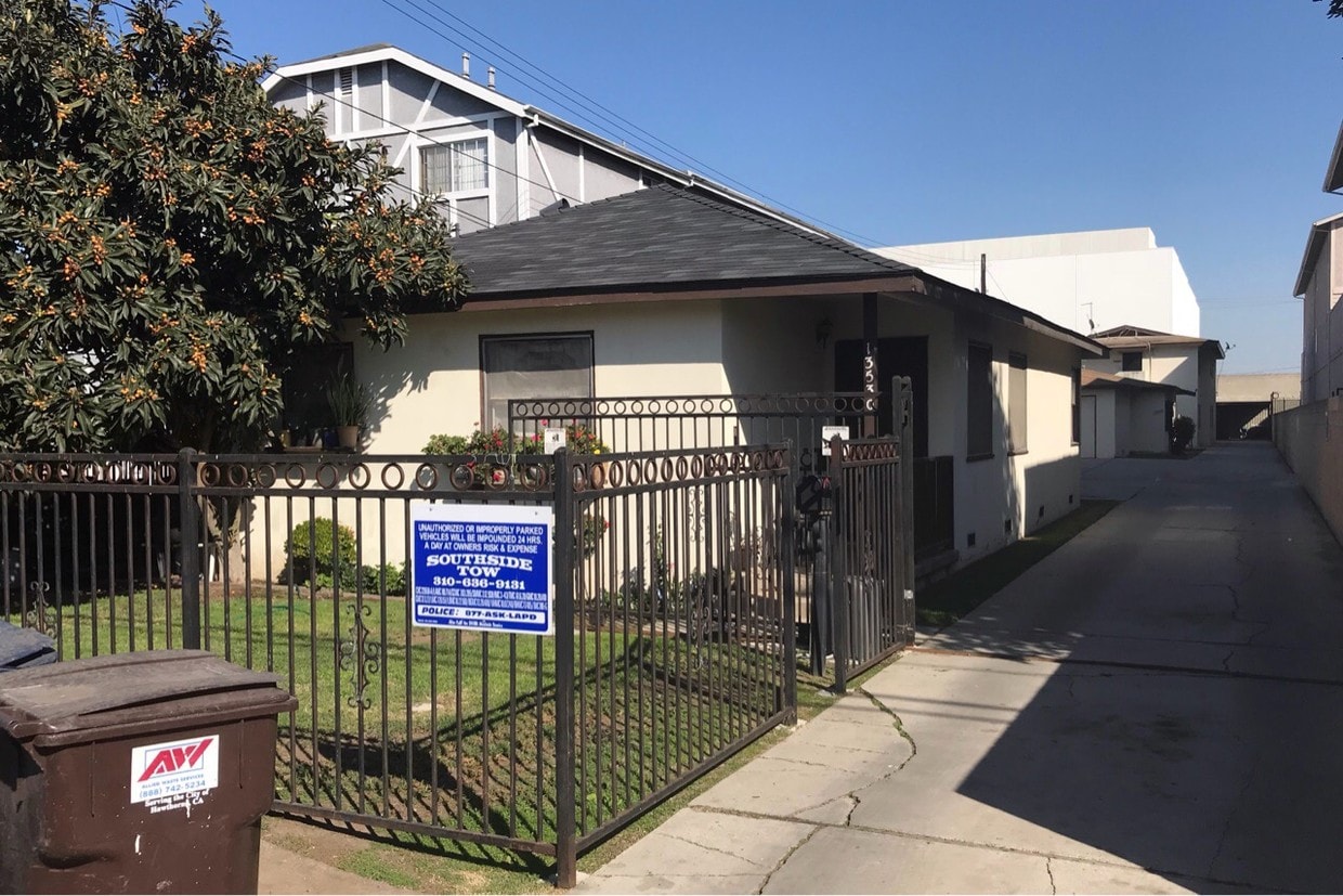 Primary Photo - 13530 Chadron Ave