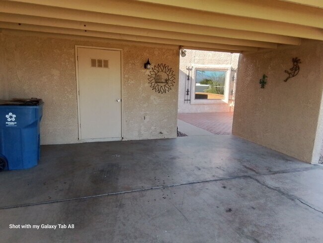 Building Photo - Unfurnished end unit townhome  55 and olde...