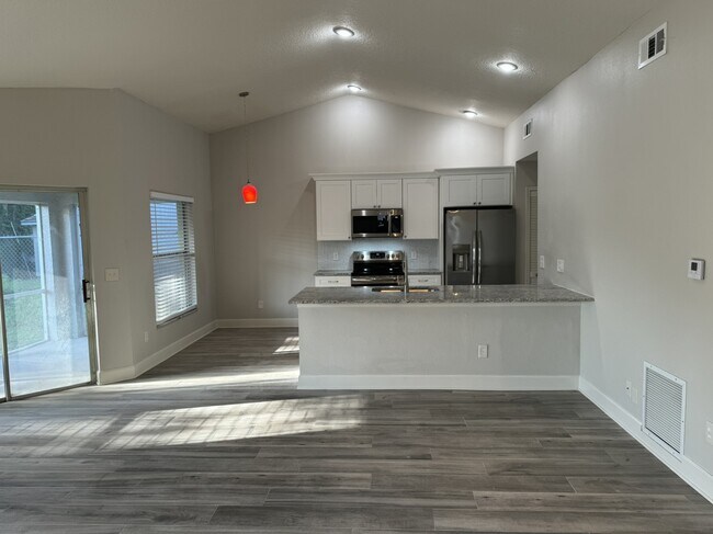 Foto del edificio - 3939 Spring Breeze Dr