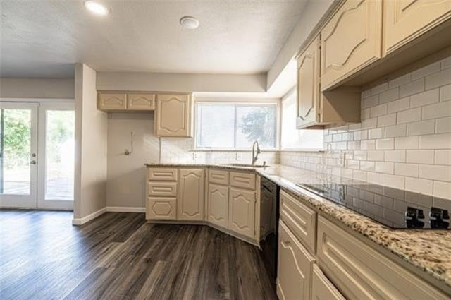 Building Photo - 8936 Clearwater Dr