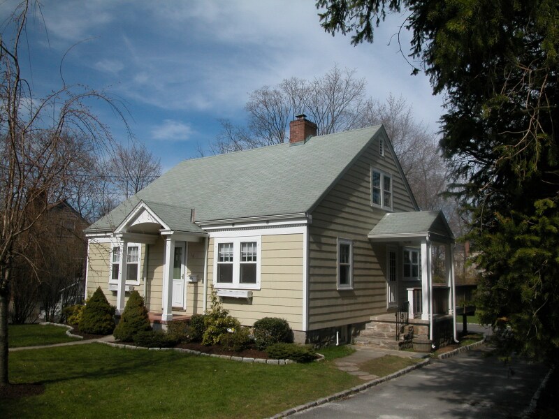 Primary Photo - 16 Roberts Ln