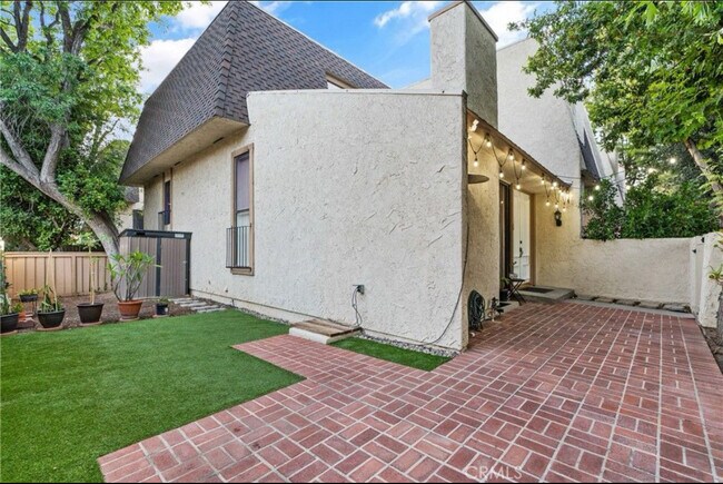 Side/Front Yard - 6121 Shoup Ave