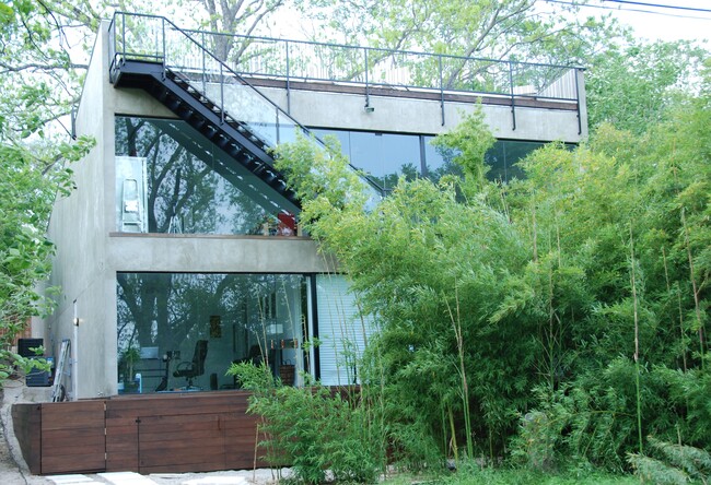 Building Photo - 2105 Riverview St