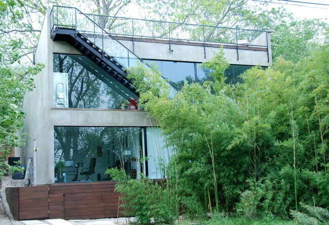 Foto del edificio - 2105 Riverview St
