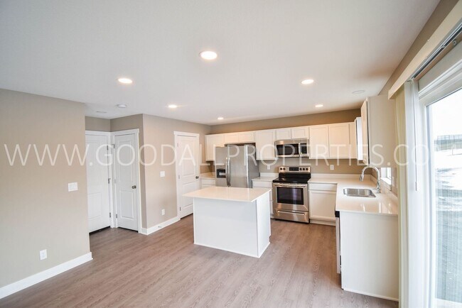Building Photo - 4 Bed 2.5 Bath Single Family Home in Adel.