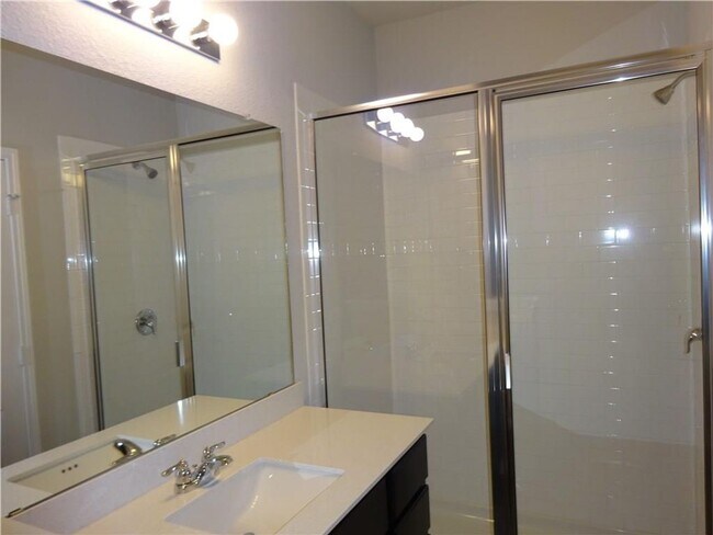 Foto del edificio - Classic 3 Bedroom 3 Bath Home With Generou...