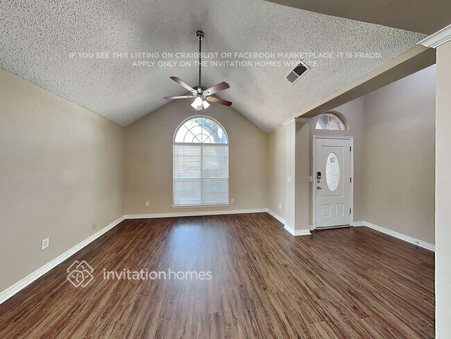 Foto del edificio - 7901 King Arthur Rd