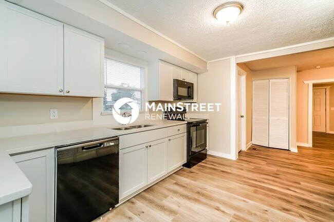 Building Photo - 3 Bedroom Pet-Friendly Home in MARTINSVILLE, IN with Main Street Renewal