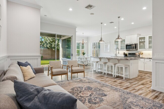 Building Photo - 10560 E Nichols Ave