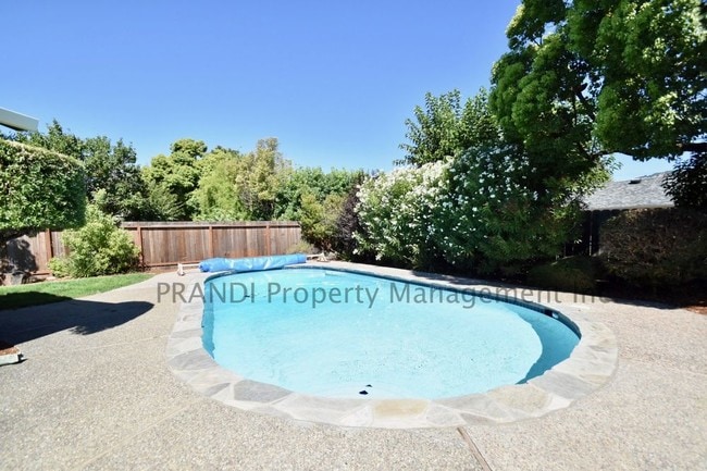 Building Photo - 9 Hune Ct