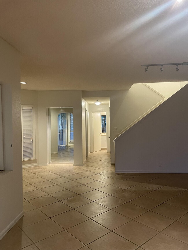 Building Photo - 91-1035-1035 Laaulu St