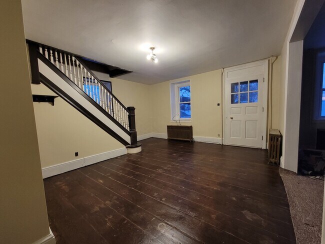 Building Photo - 662 Hoffmansville