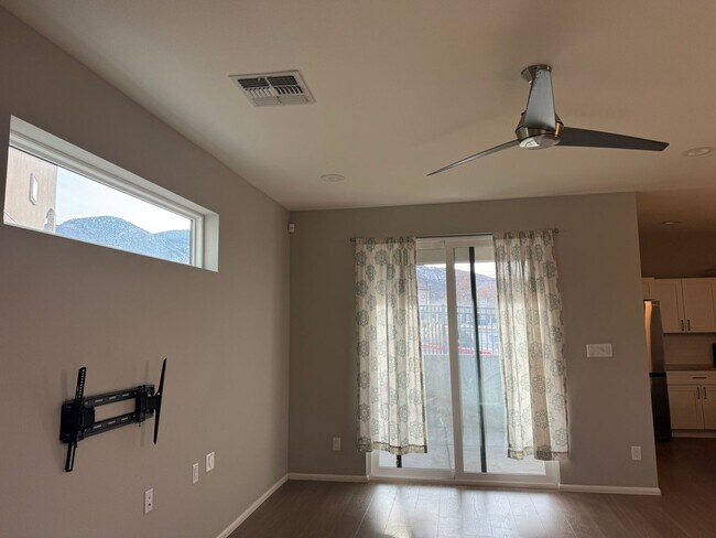 Foto del edificio - Villa Loma Town Home