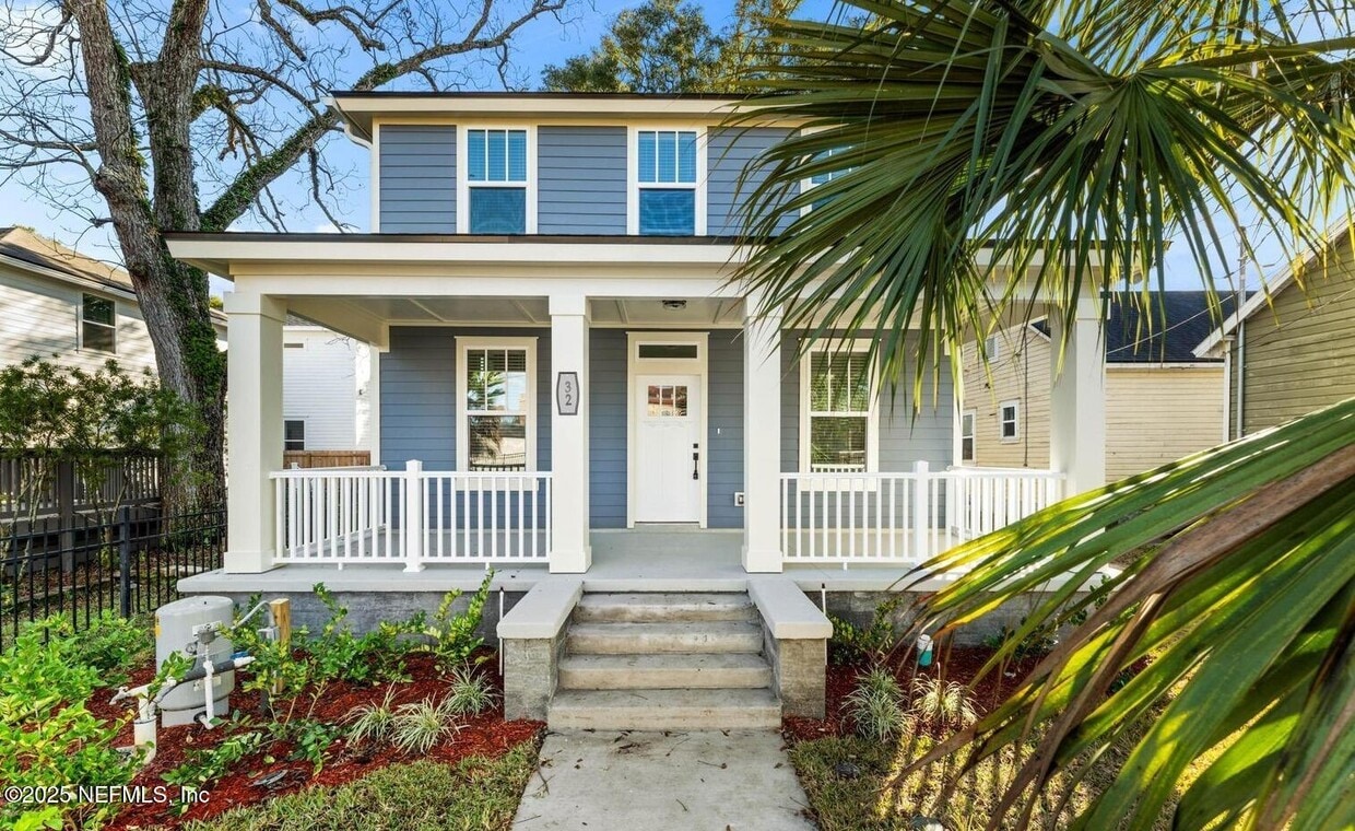 Primary Photo - 32 E 10th St