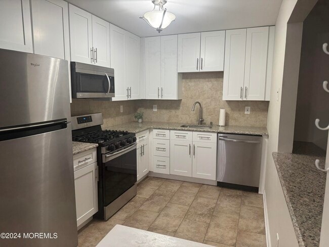 Building Photo - 812 Wedgewood Cir