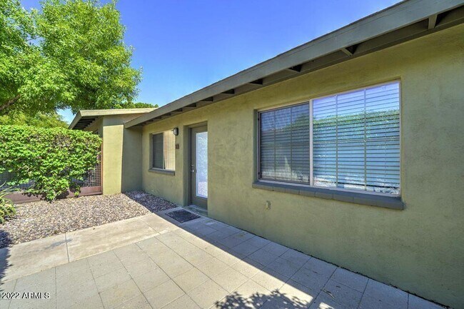 Building Photo - 1850 E Maryland Ave