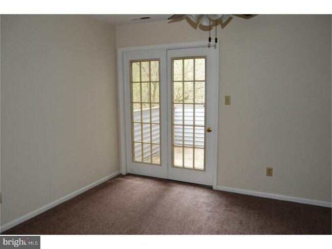 Foto del edificio - 131 Emery Ct