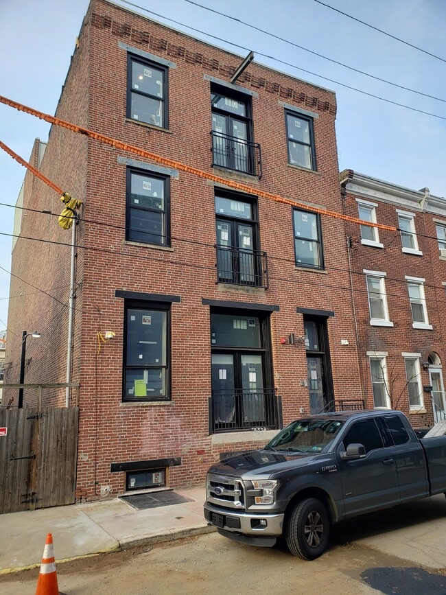 Building Photo - 2737 Cambridge St