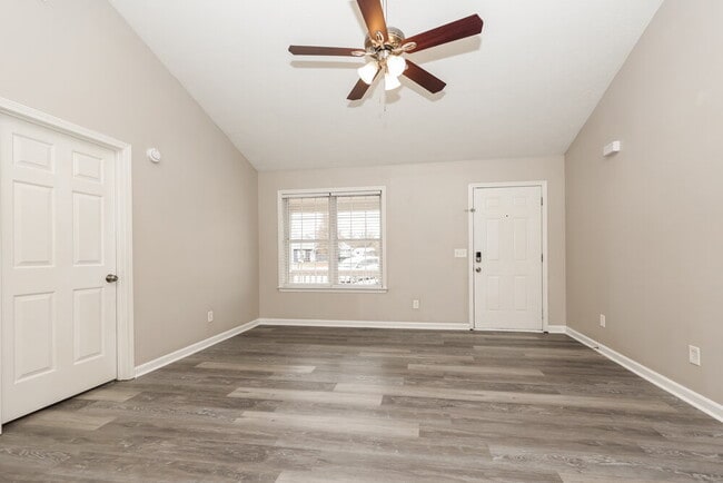 Building Photo - 1585 Ridgemont Dr