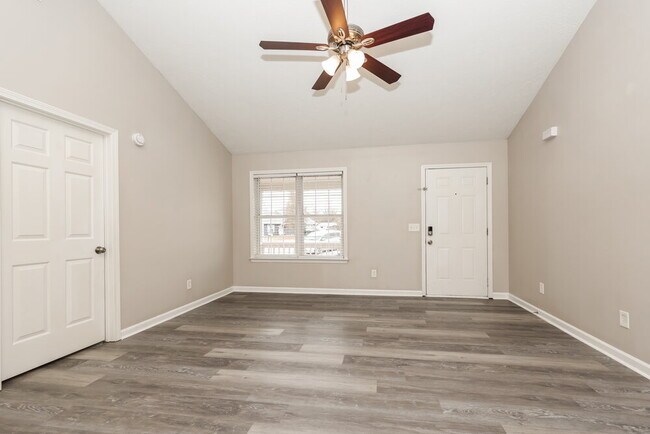 Foto del edificio - 1585 Ridgemont Dr