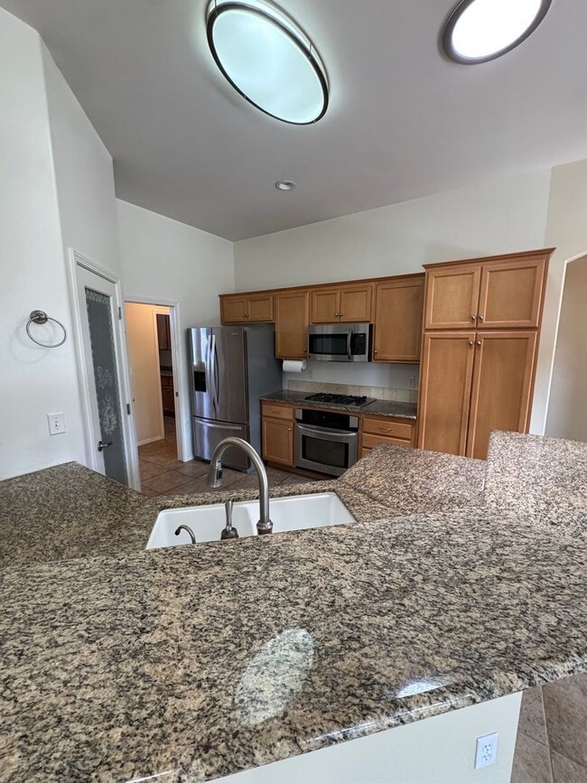 Foto del edificio - 4 Bed 2 Bath Charming and Well-Cared-For H...