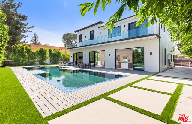 Foto del edificio - 15245 Greenleaf St