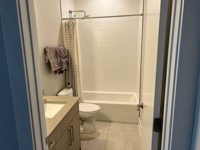 Building Photo - 1807 W Division St