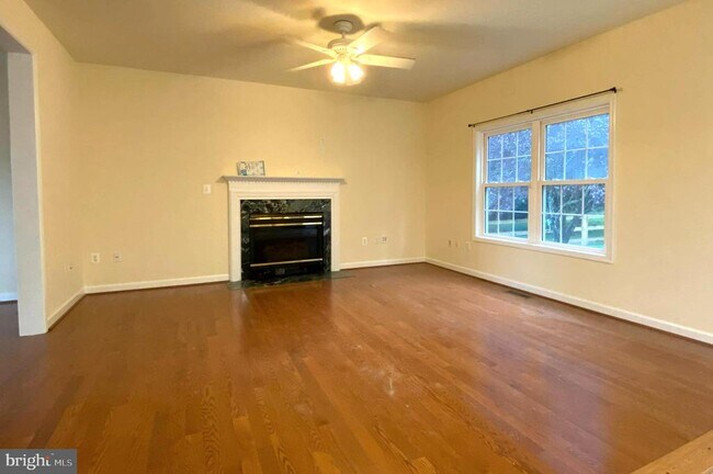 Building Photo - 7000 Wayland Dr