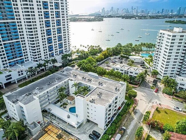 Foto del edificio - 1401 Bay Rd