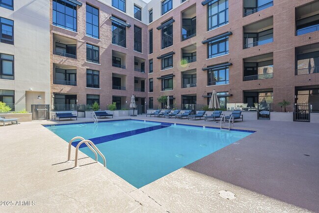 Foto del edificio - 7301 E 3rd Ave