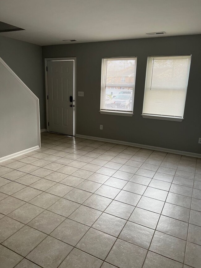 Foto del edificio - 2 STORY TOWNHOME NEAR THE OCEAN FRONT